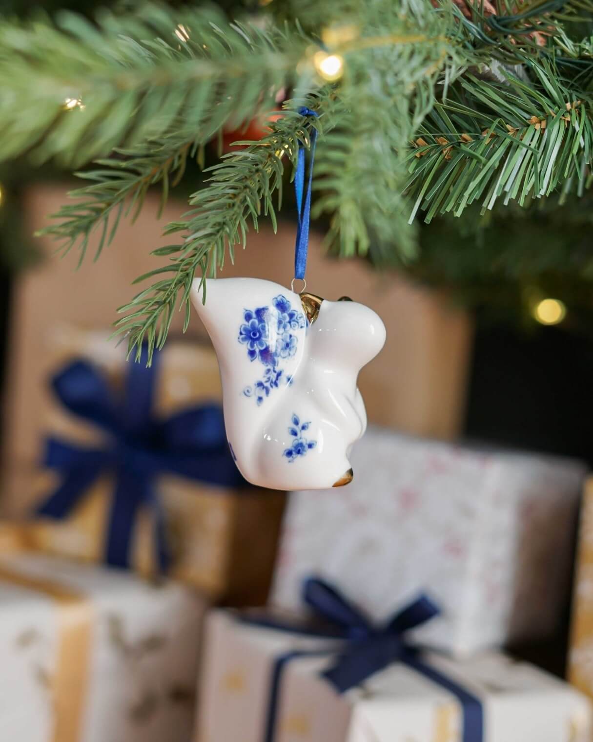 Julekugle egern i Delfts blå keramik – 6 × 4 × 7 cm | Heinen Delfts Blauw