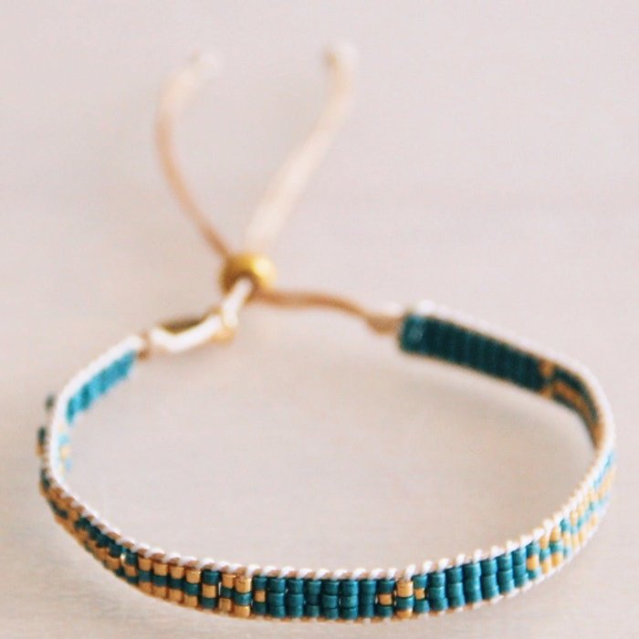 Vævet armbånd i smaragdgrøn og guld - Bazou Bazou