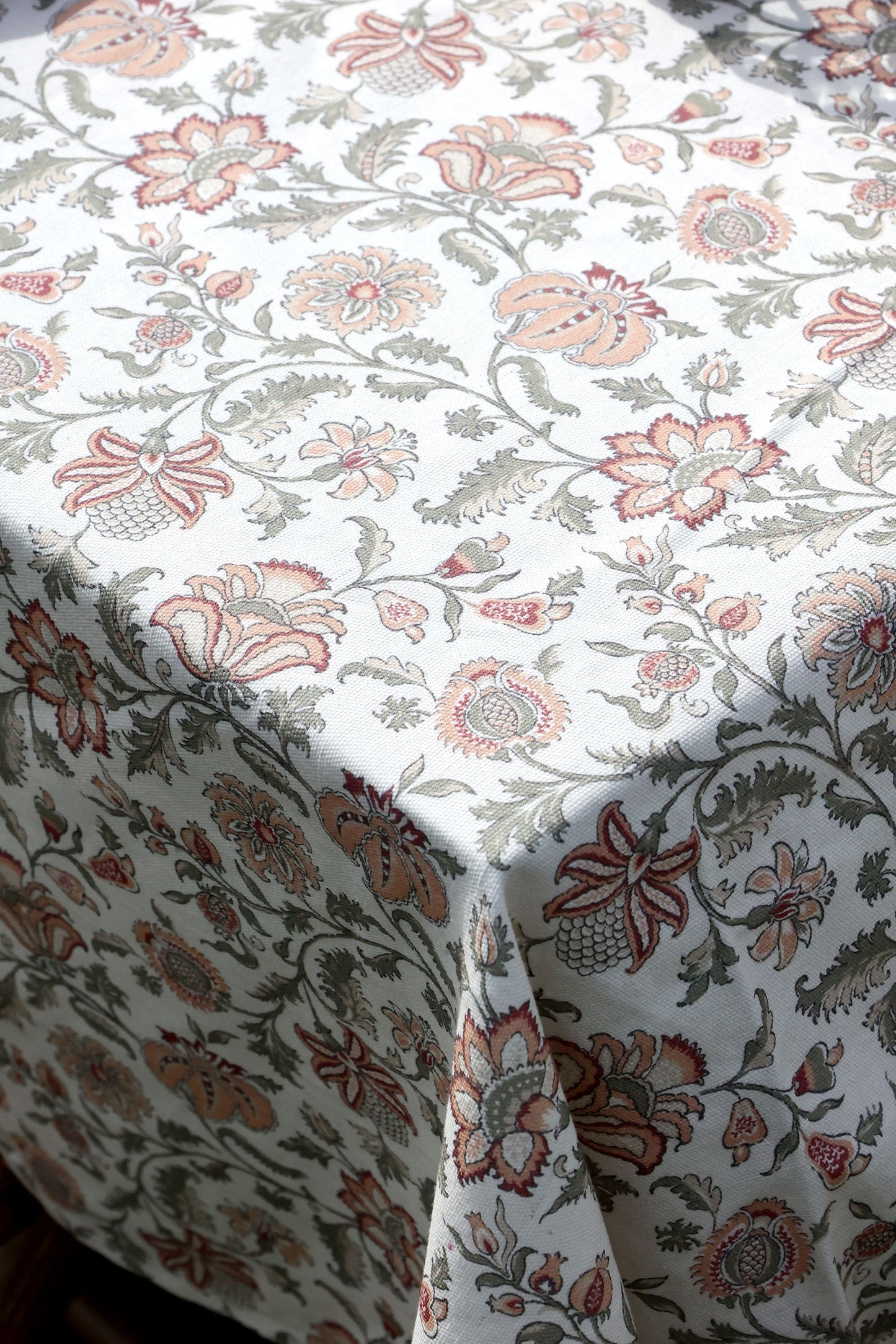 Dug med blomsterprint 240x140cm creme