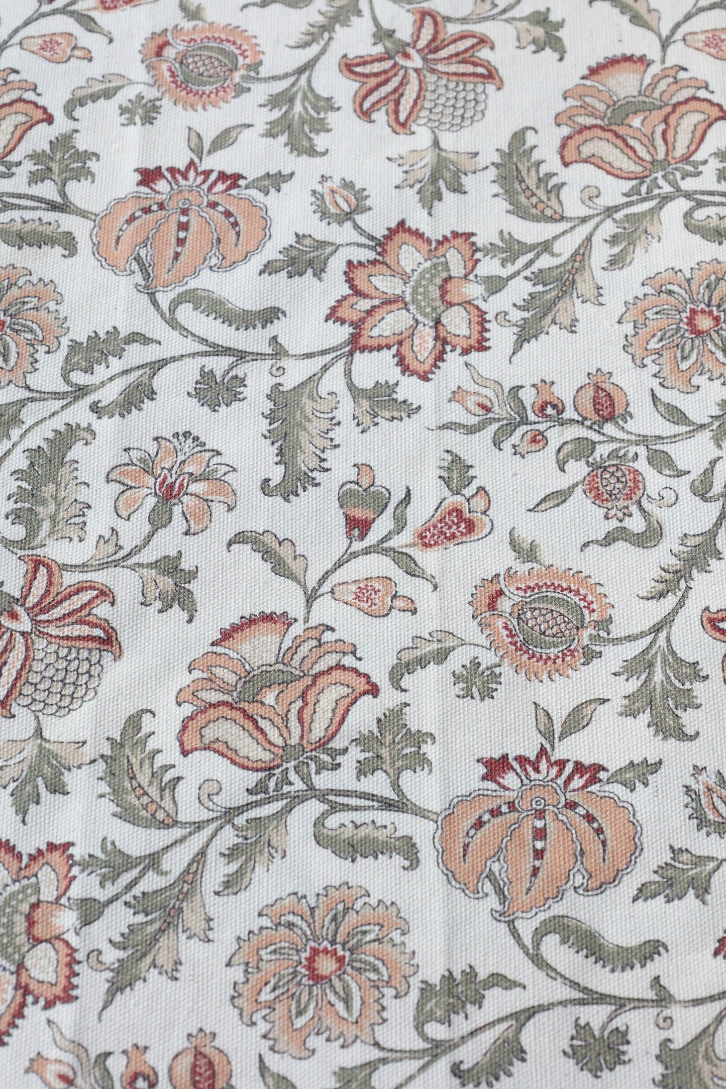 Dug med blomsterprint 240x140cm creme