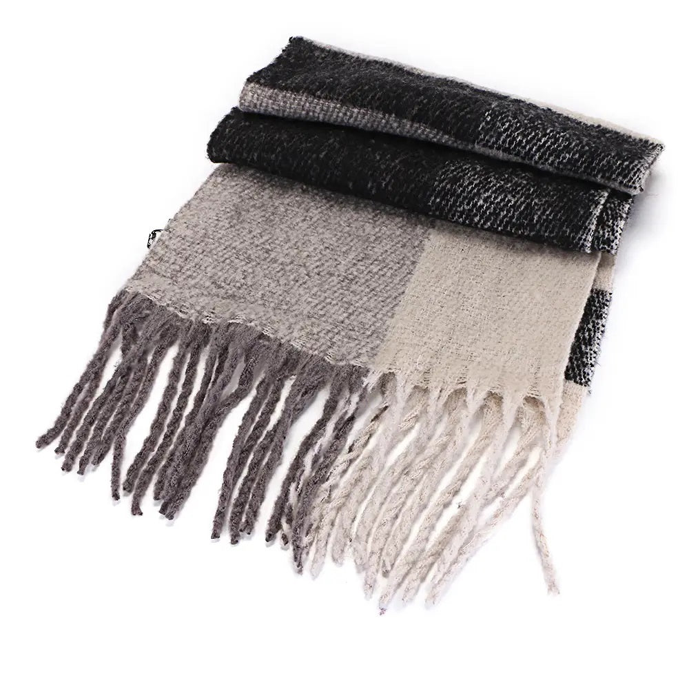 Stort Tørklæde i Irsk Uld - Sort/Hvid/Grå Check 48x180cm Celtic Ore Crafts