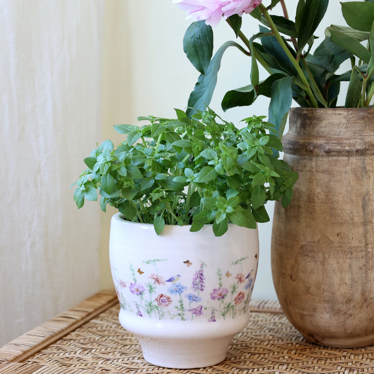 Håndlavet keramisk planteskjuler med blomster – Papillon | Creme | Stor