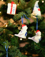 Keramisk juleornament med fugl og nissehue – Heinen Delfts Blauw Ornament Heinen Delfts Blauw