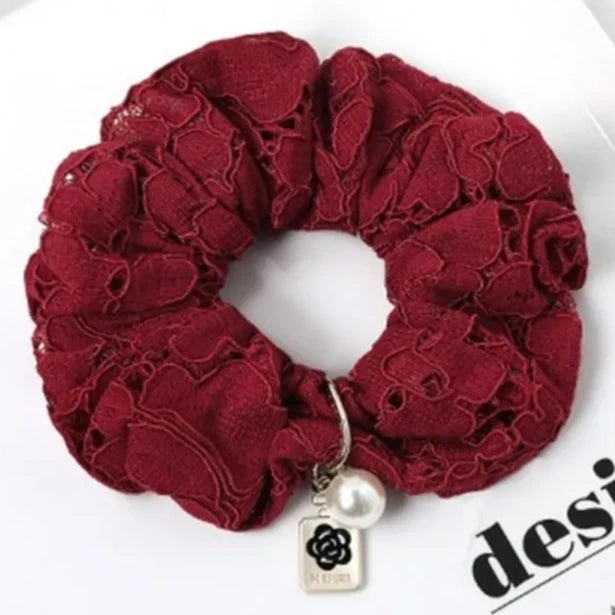 Scrunchie Blonde Vinrød med Perle eCarla