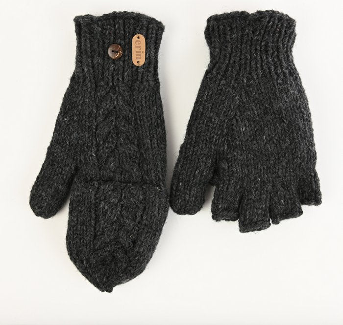 Vanter med flap 100% uld med foer Aran Cable