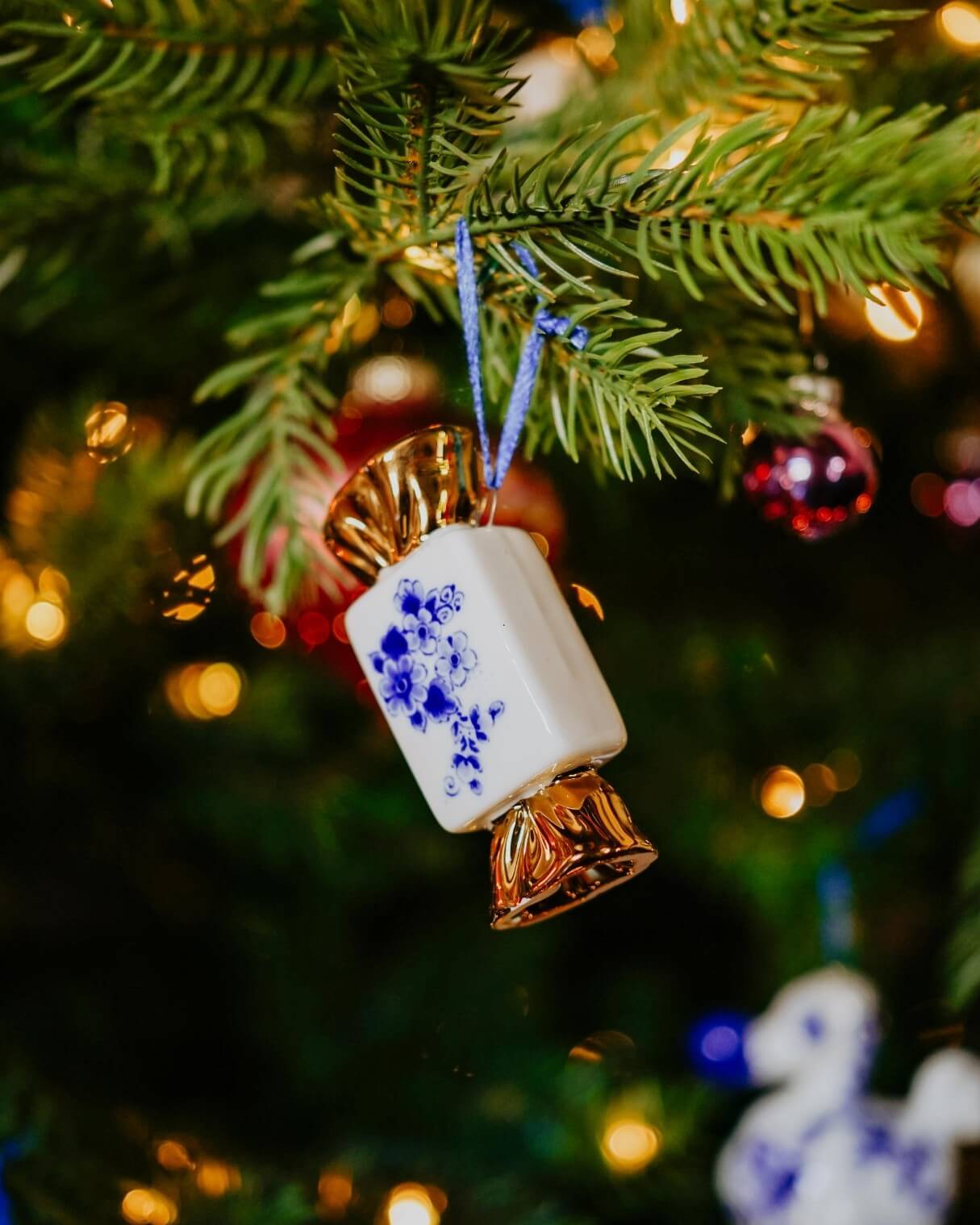 Keramisk juleornament – Slik med gulddetaljer | Heinen Delfts Blauw