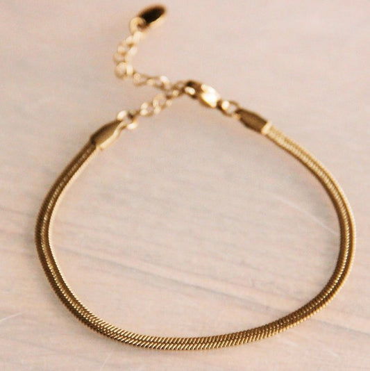 Armbånd flad slange med hjerte Guld Bazou