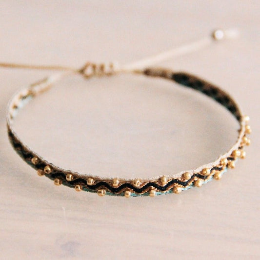 Stofarmbånd med perler - nude / mint / guld Bazou