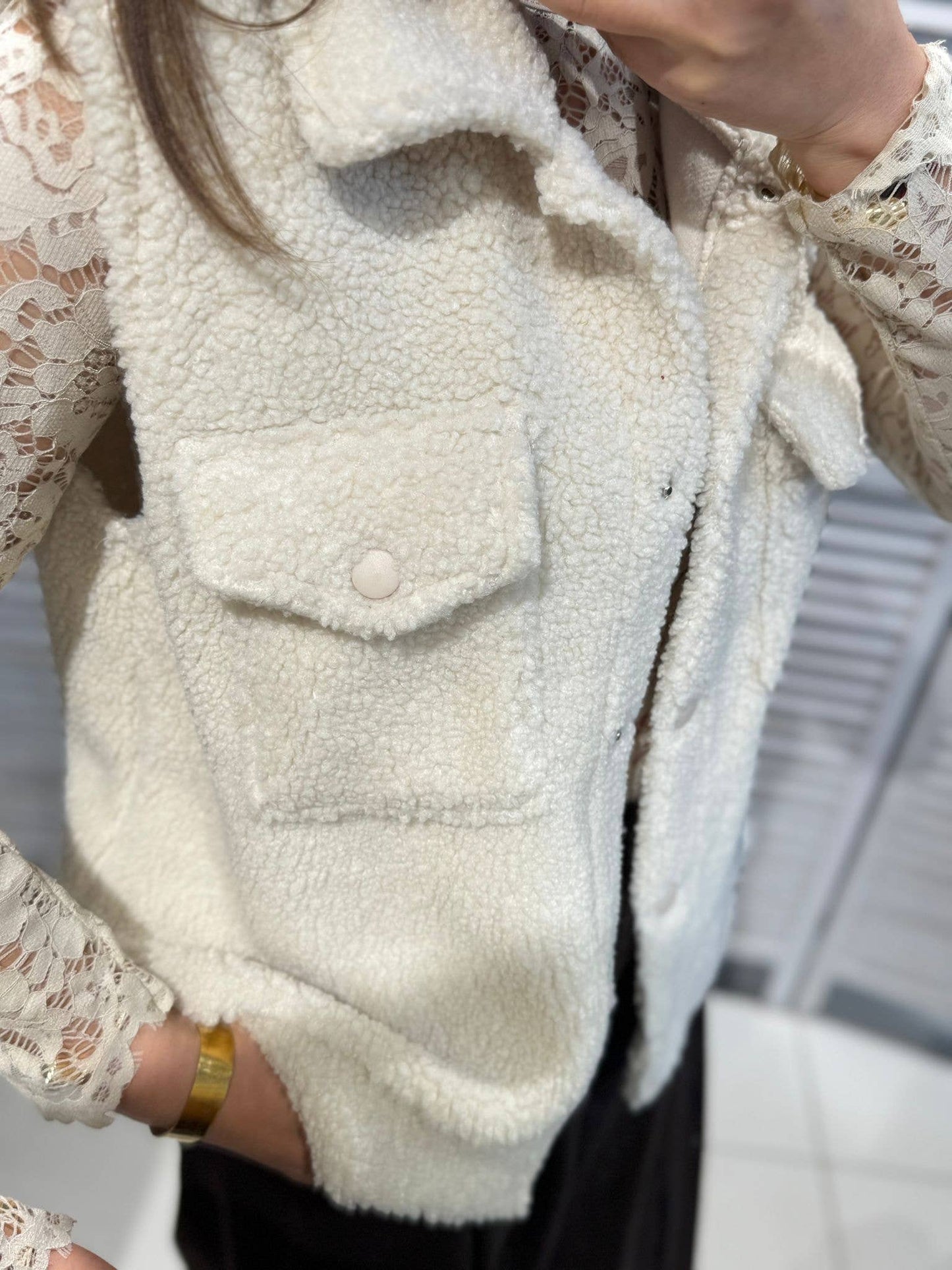 Plysvest med Lommer Ecru - Imiteret Pels | VICTORIA&ISAAC VICTORIA&ISAAC