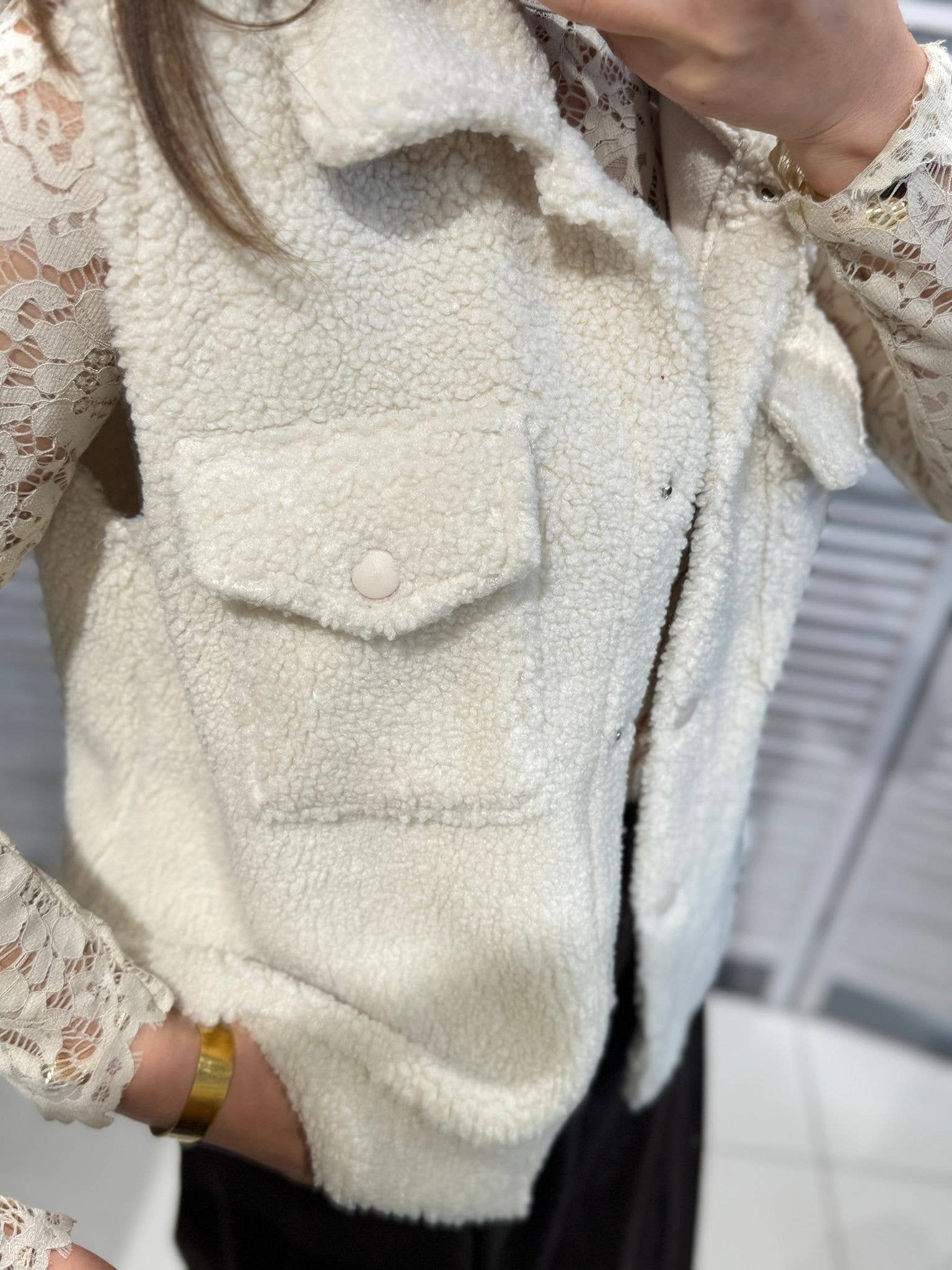 Plysvest med Lommer Ecru - Imiteret Pels | VICTORIA&ISAAC VICTORIA&ISAAC