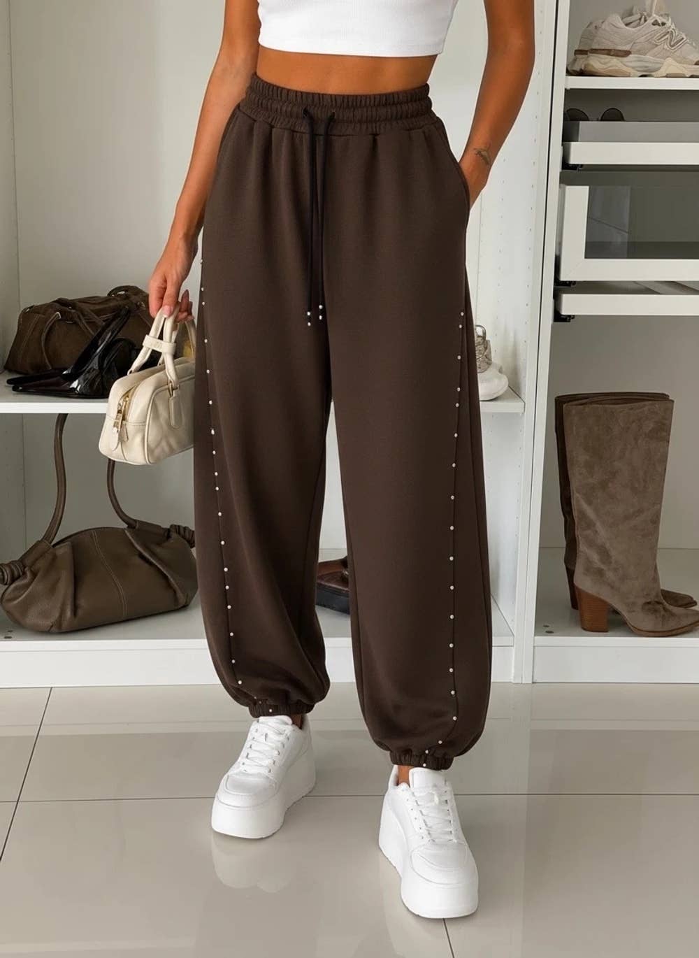 Joggingbukser med Nittedetaljer & Snor i Taljen – One Size S-3XL Tøj ISSYMA Mørk brun One-size 38-44