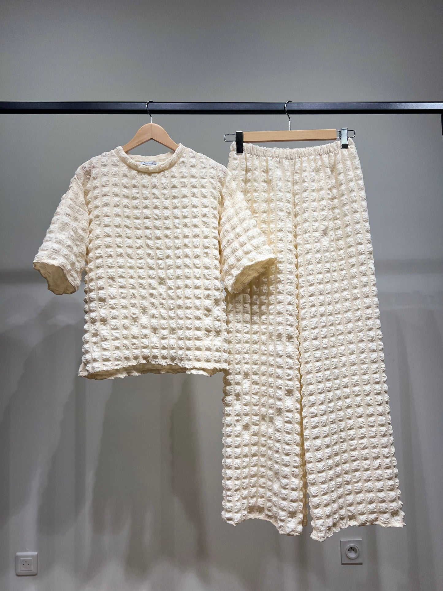 Sæt med Top og Bukser i Vaffelstrik - One Size | L'Emotion L'Emotion beige One-size