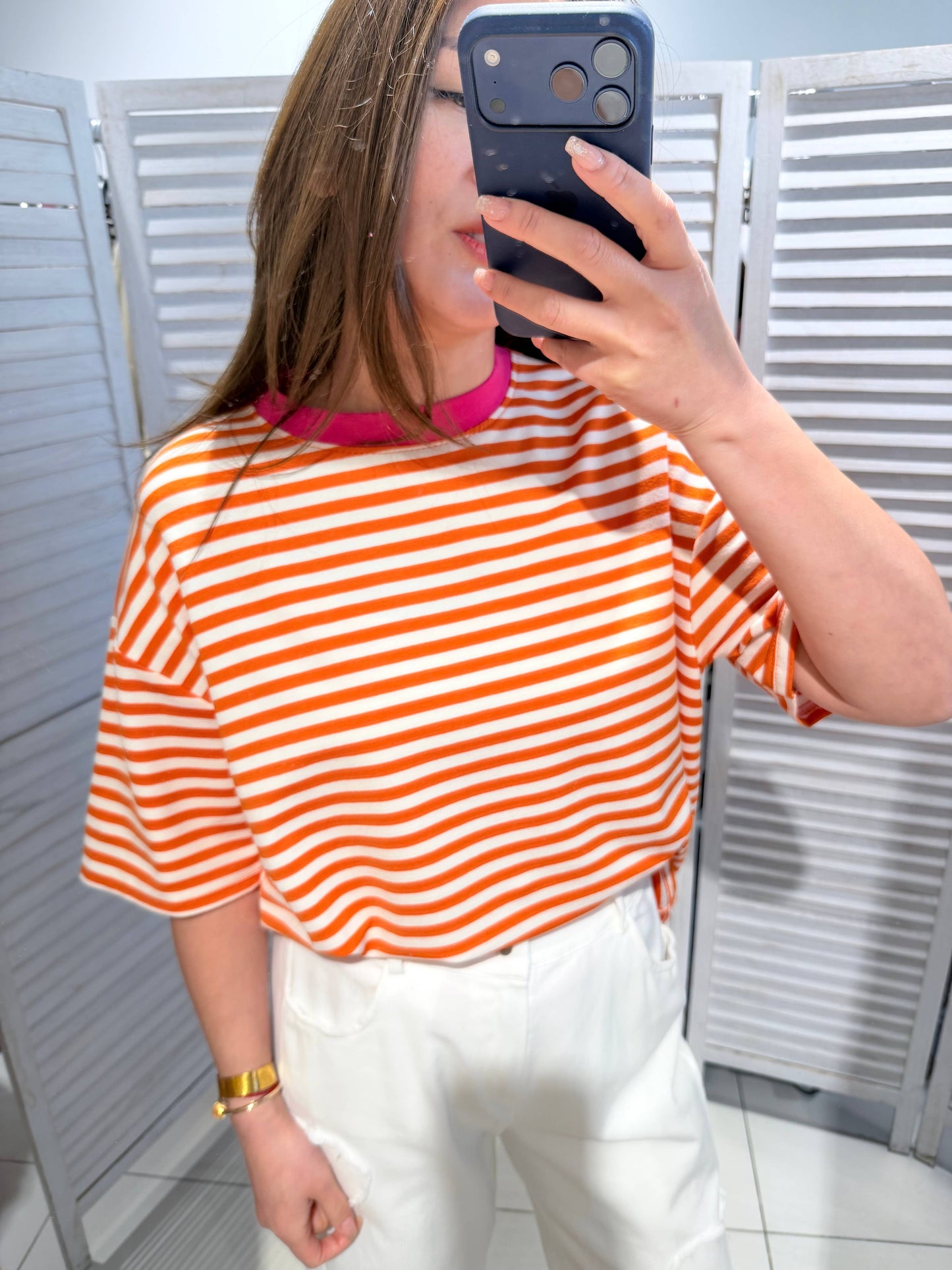 Stribet T-shirt med rund hals- Flere farver – Victoria & Isaac VICTORIA&ISAAC