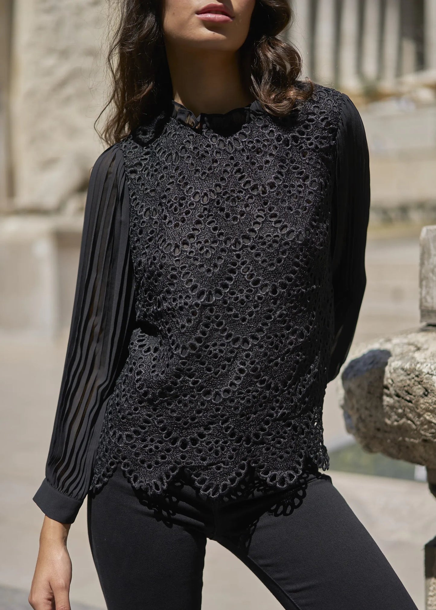 Elegant Blondebluse med Plisseringer - Choklate Paris | Fin Blondehals Choklate S
