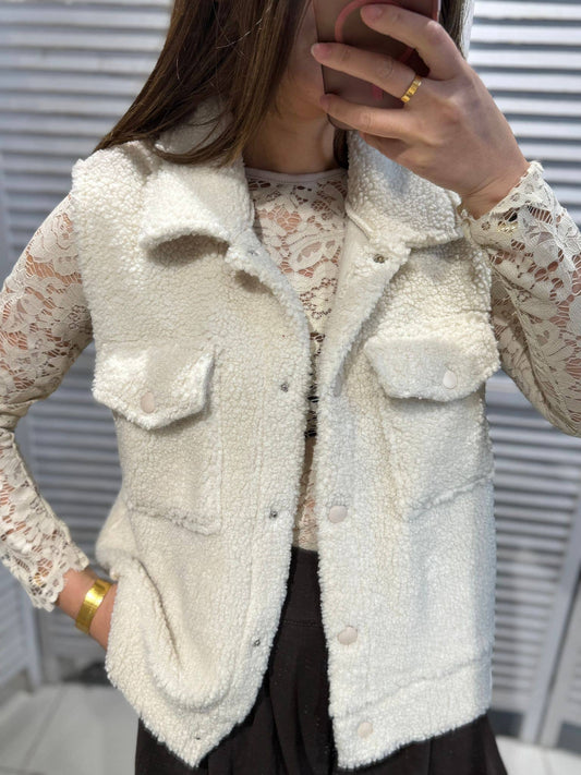 Plysvest med Lommer Ecru - Imiteret Pels | VICTORIA&ISAAC VICTORIA&ISAAC