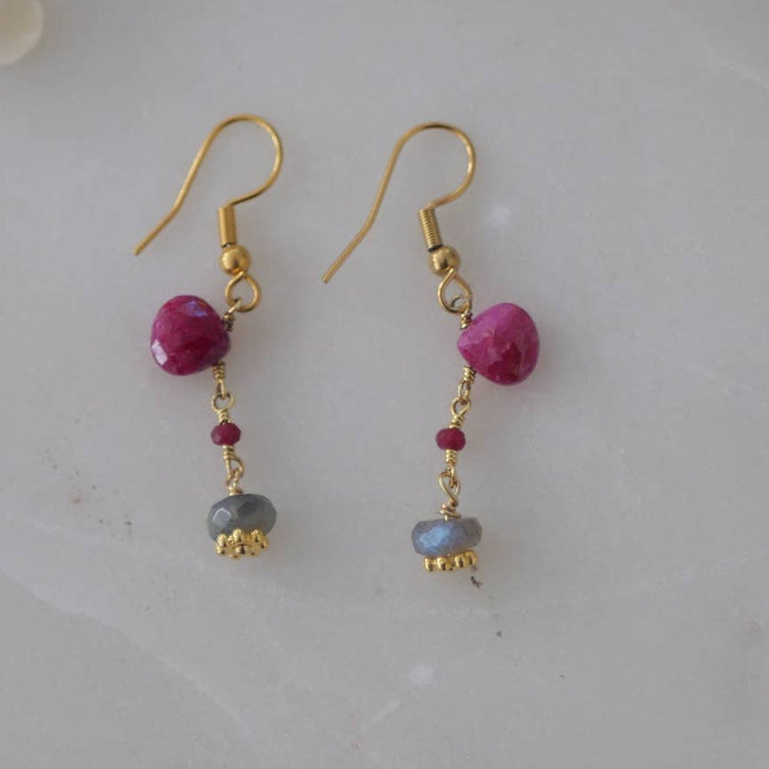 Øreringe Mahita rubellite og labradorit GINANDGER