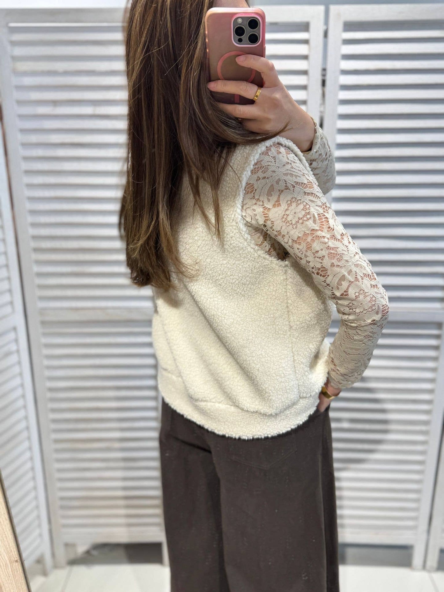 Plysvest med Lommer Ecru - Imiteret Pels | VICTORIA&ISAAC VICTORIA&ISAAC