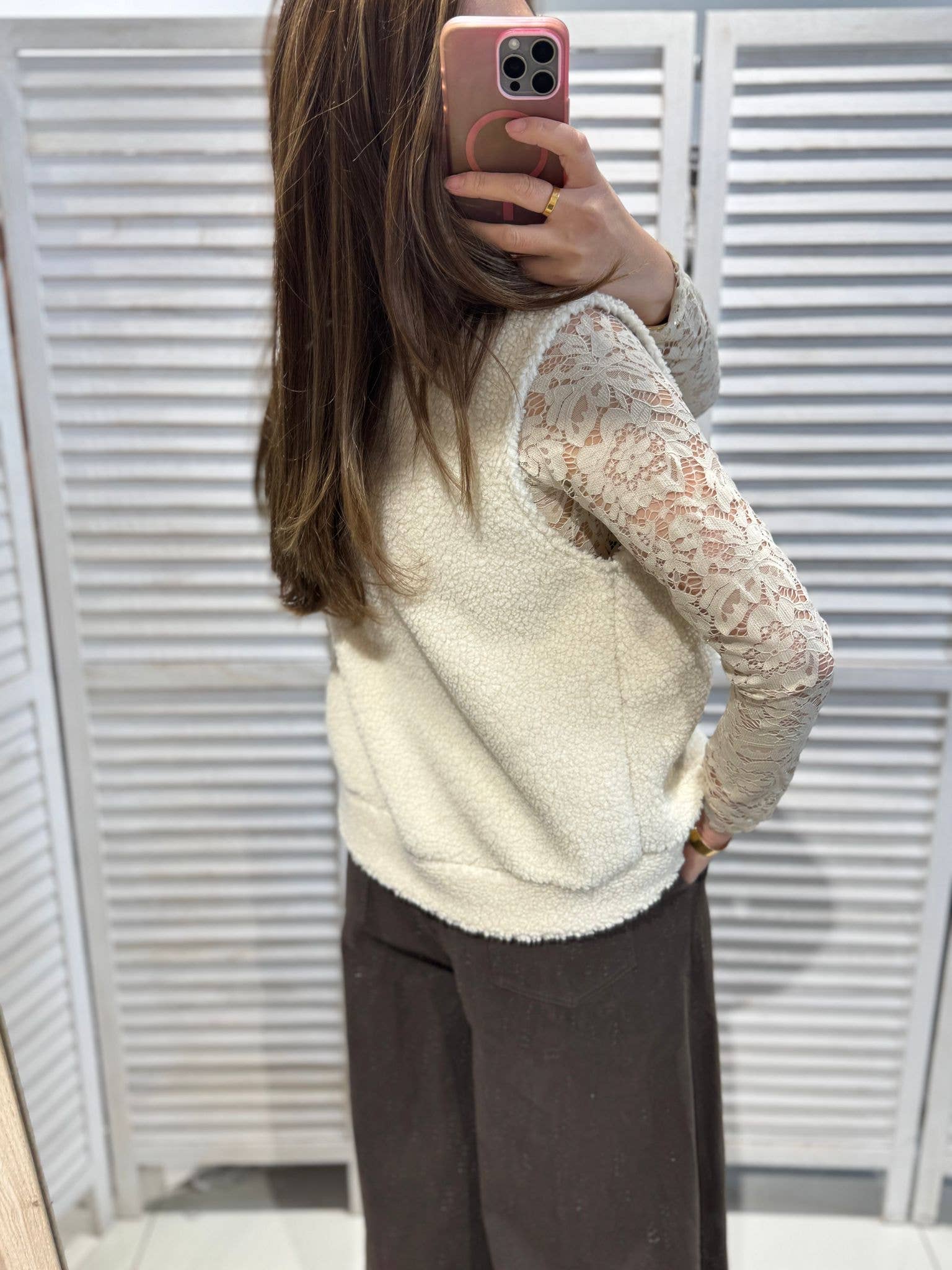 Plysvest med Lommer Ecru - Imiteret Pels | VICTORIA&ISAAC VICTORIA&ISAAC