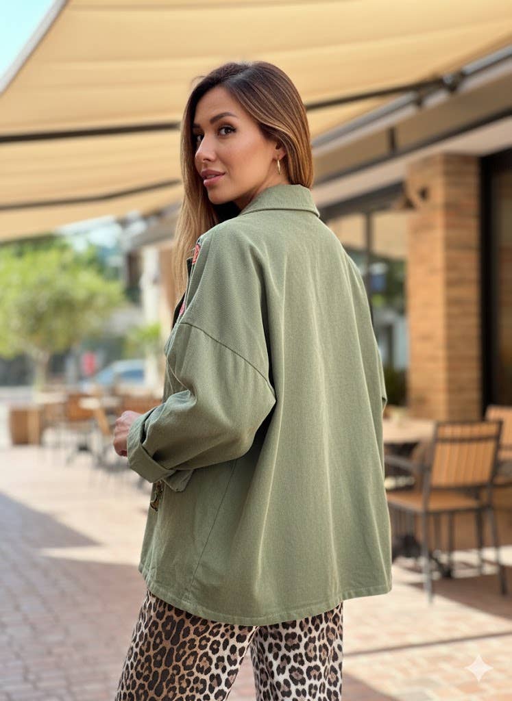 Oversize jakke med påsyede mærker Khaki – Victoria & Isaac VICTORIA&ISAAC