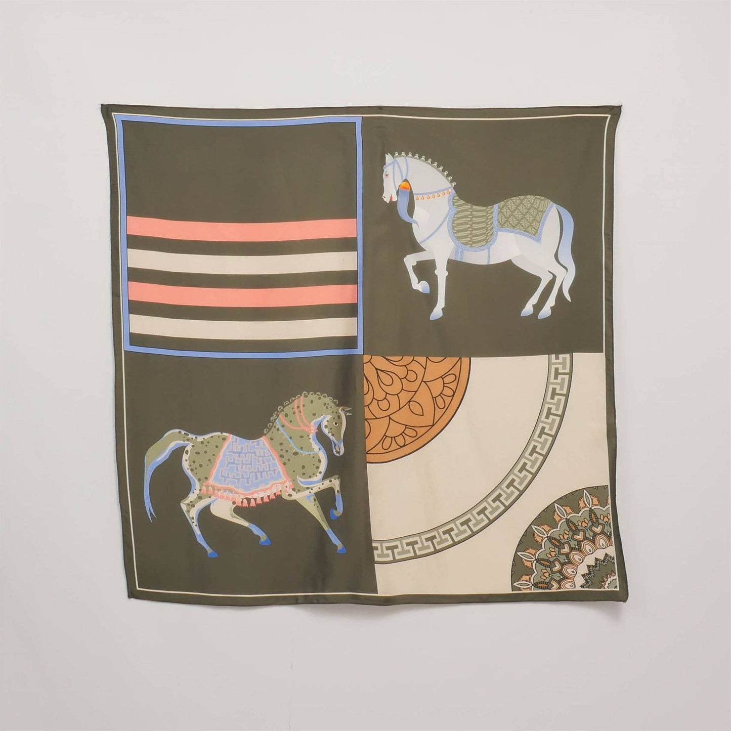 Kvadratisk tørklæde med hestemotiv 80x80 KD8824VS-20: Bleu ciel Apparel & Accessories Cécile Wang