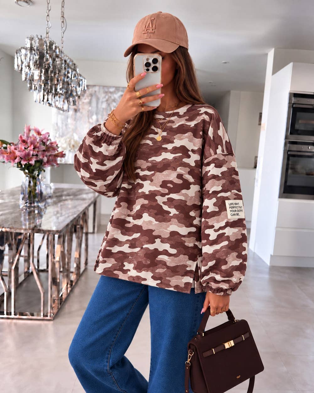 Oversize i blankt camouflage stof – "Life Isn't Perfect" brun eller army