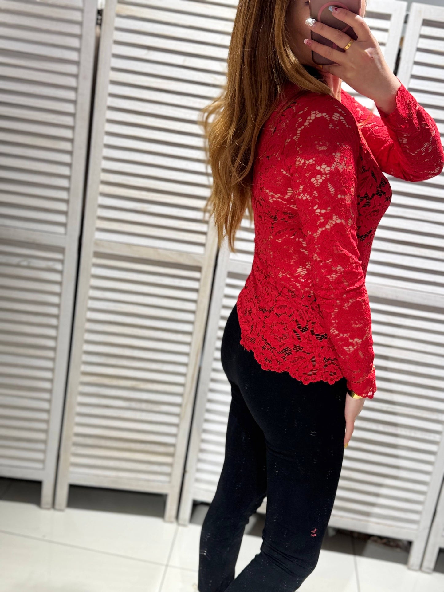 Langærmet Blondebluse Rød - Elegant og Sofistikeret | VICTORIA&ISAAC VICTORIA&ISAAC