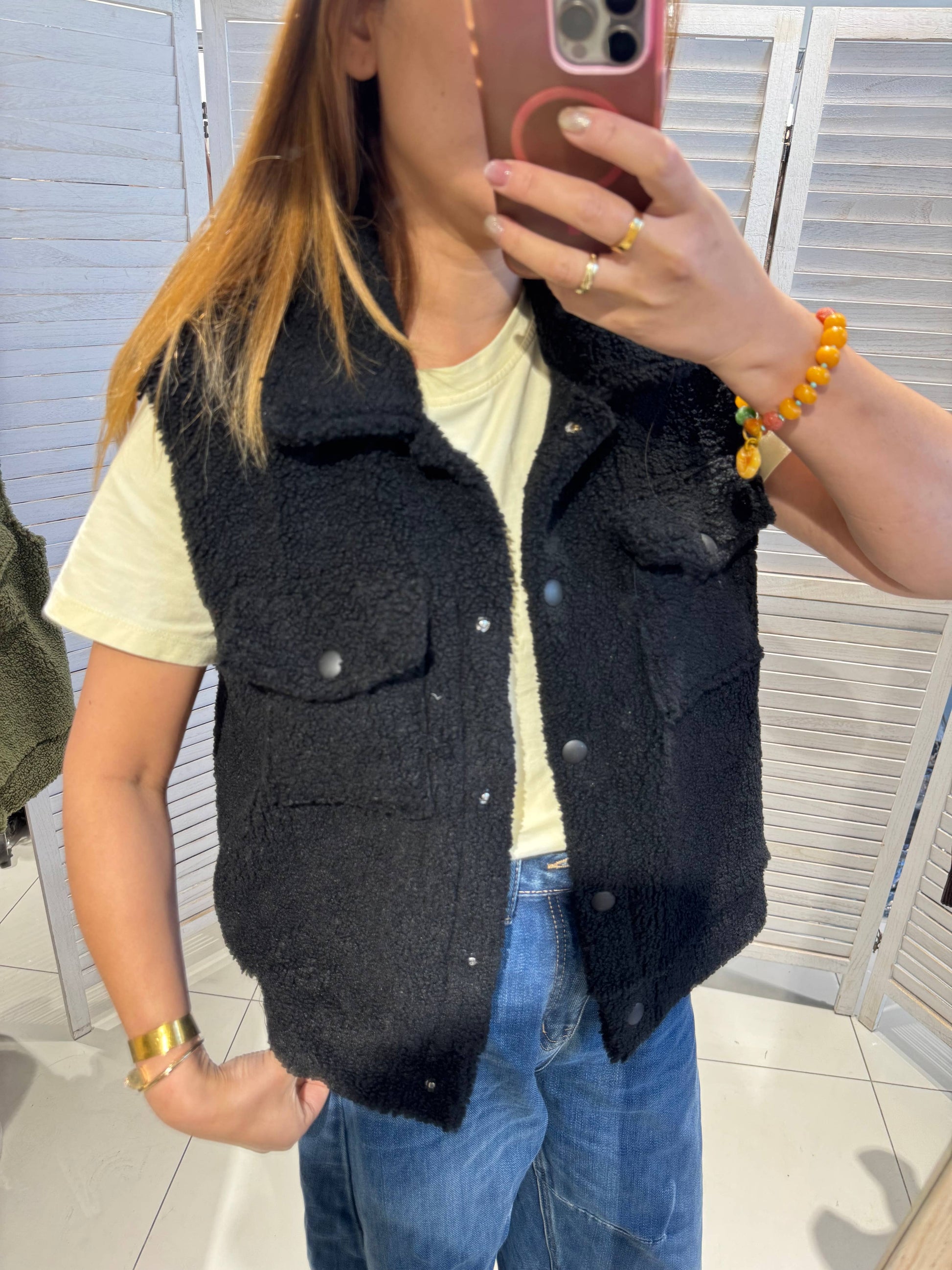 Plysvest med Lommer Sort - Imiteret Pels | VICTORIA&ISAAC VICTORIA&ISAAC