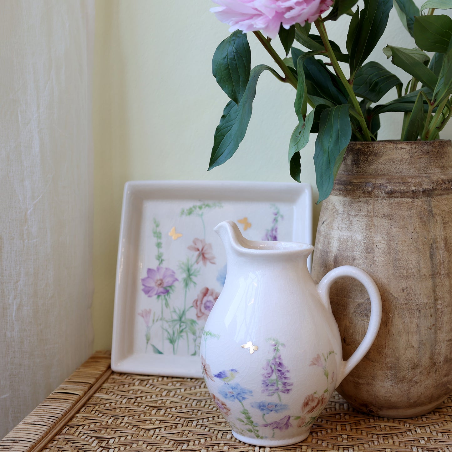 Håndlavet keramikkande med blomster – Papillon | Creme