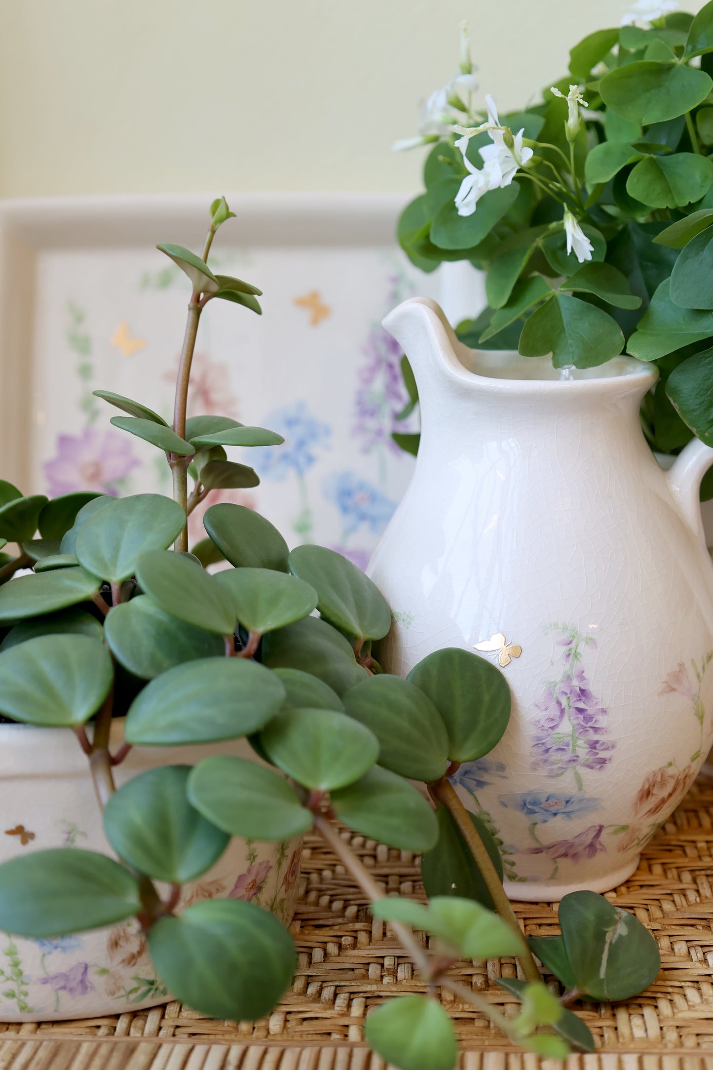 Håndlavet keramikkande med blomster – Papillon | Creme