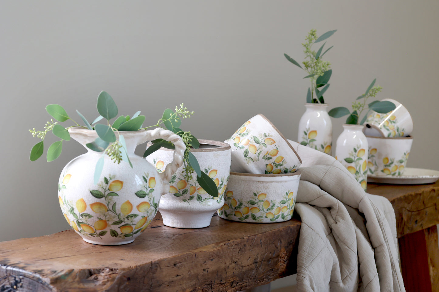 Håndmalet keramisk planteskjuler med citroner og blomster – Limone Blossom | Creme