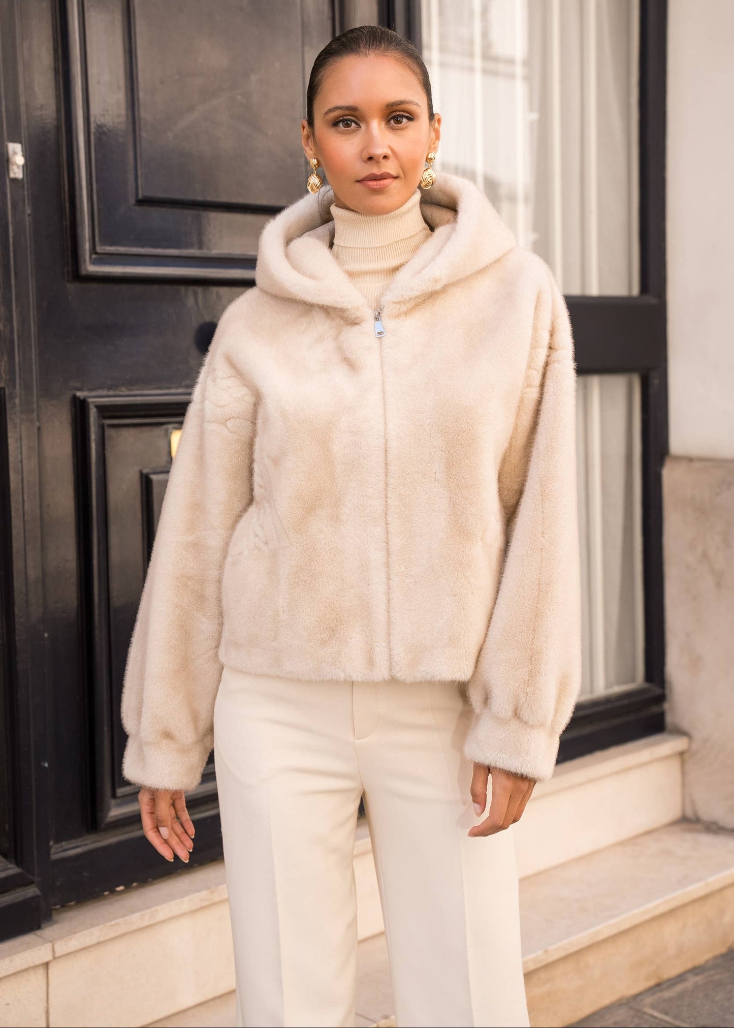 Kort Hættejakke i Imiteret Pels / Fake Fur – Beige Jakke Attentif Paris S beige