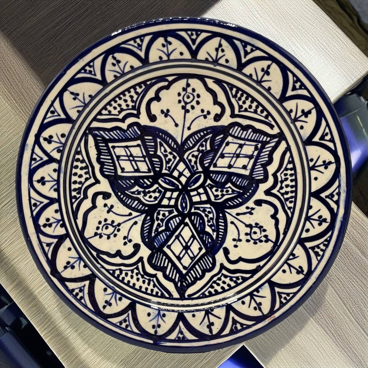 Håndmalet Marokkansk Terracottatallerken med Fod - 27 cm Etnico del Mondo