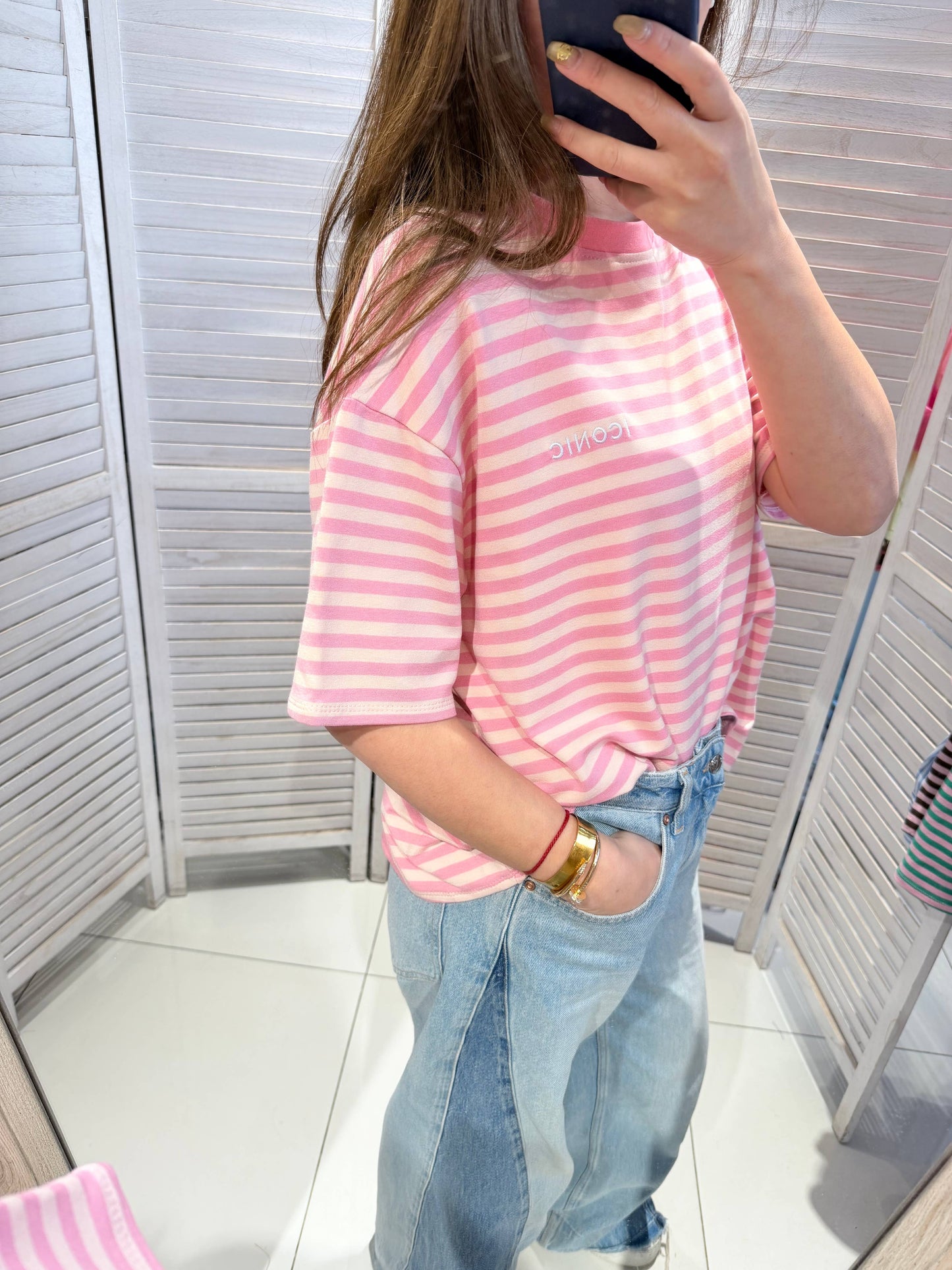 Stribet T-shirt med rund hals- Flere farver – Victoria & Isaac VICTORIA&ISAAC