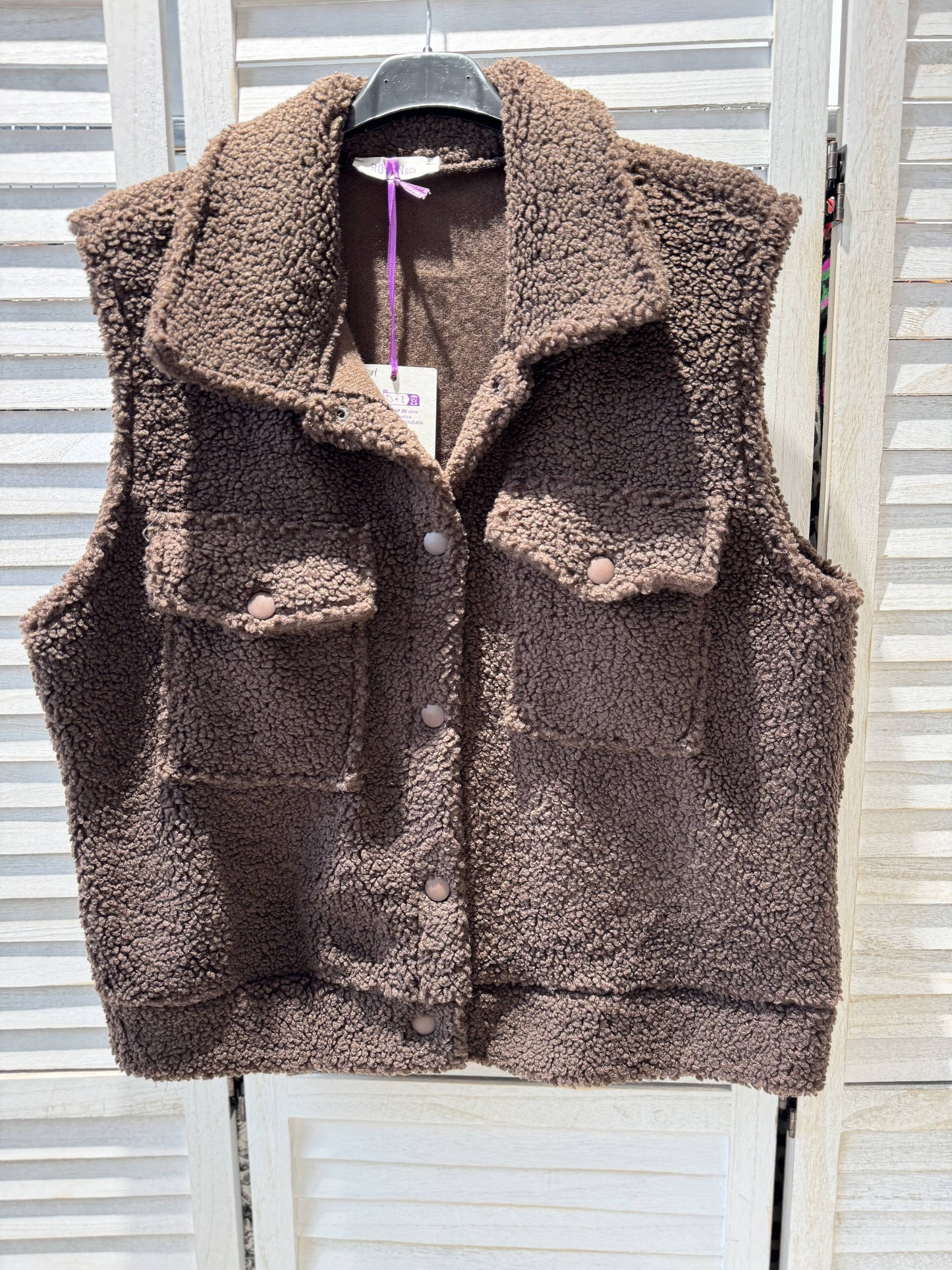 Plysvest med Lommer Brun - Imiteret Pels | VICTORIA&ISAAC VICTORIA&ISAAC