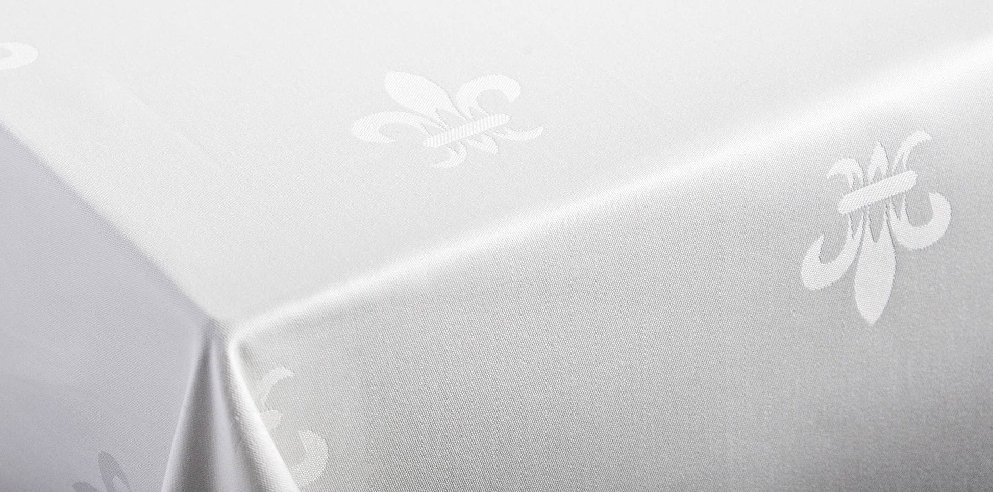 Damaskdug Hvid – Fransk Lilje (Fleur de Lys), Jacquardvævet Borddug Bamar Lifestyle