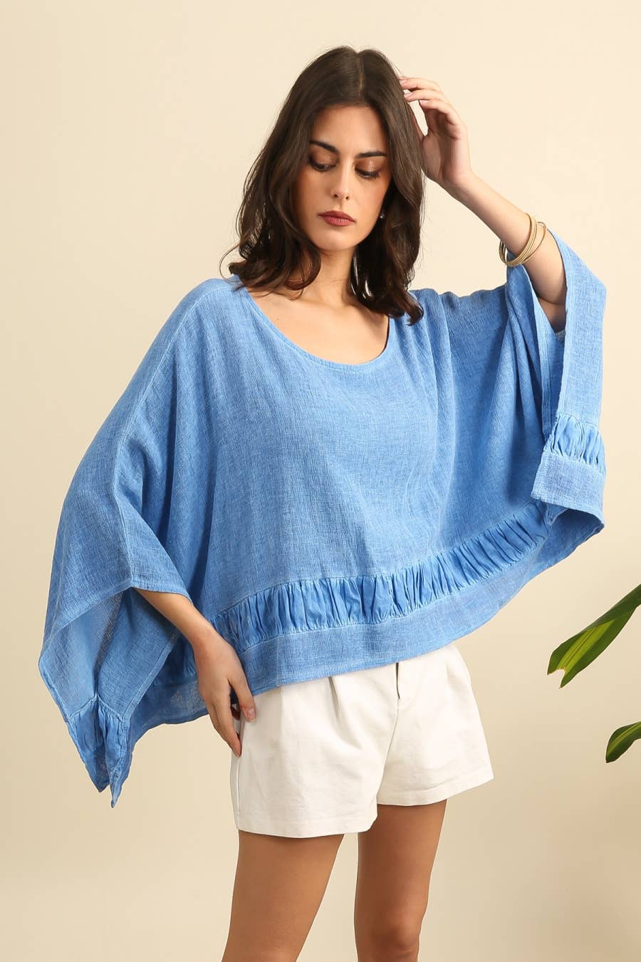 Løstsiddende bluse i 50 % hør og 50% bomuld - Lea & Luc Bluser Lea & Luc Royal Blue