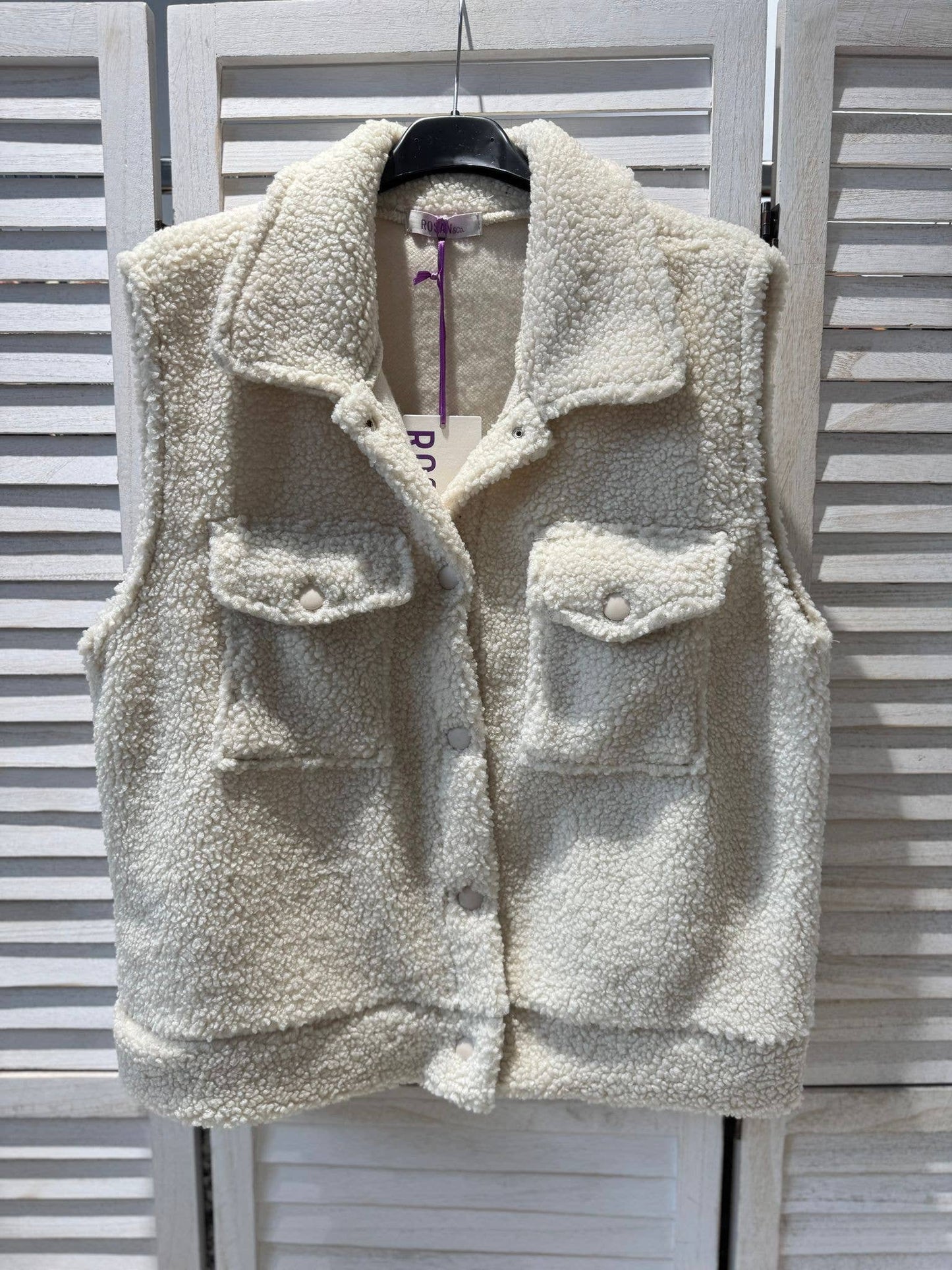 Plysvest med Lommer Ecru - Imiteret Pels | VICTORIA&ISAAC VICTORIA&ISAAC