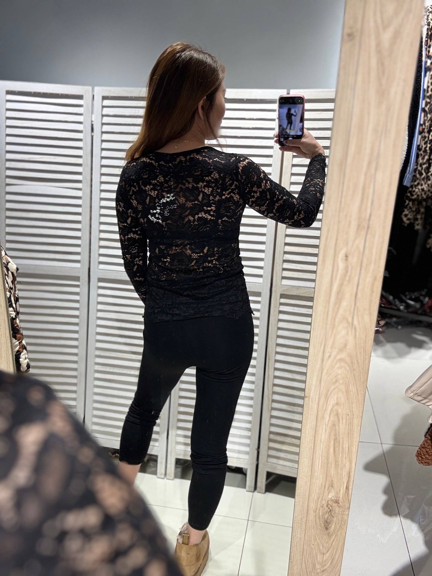 Langærmet Blondebluse Sort - Elegant og Sofistikeret | VICTORIA&ISAAC VICTORIA&ISAAC