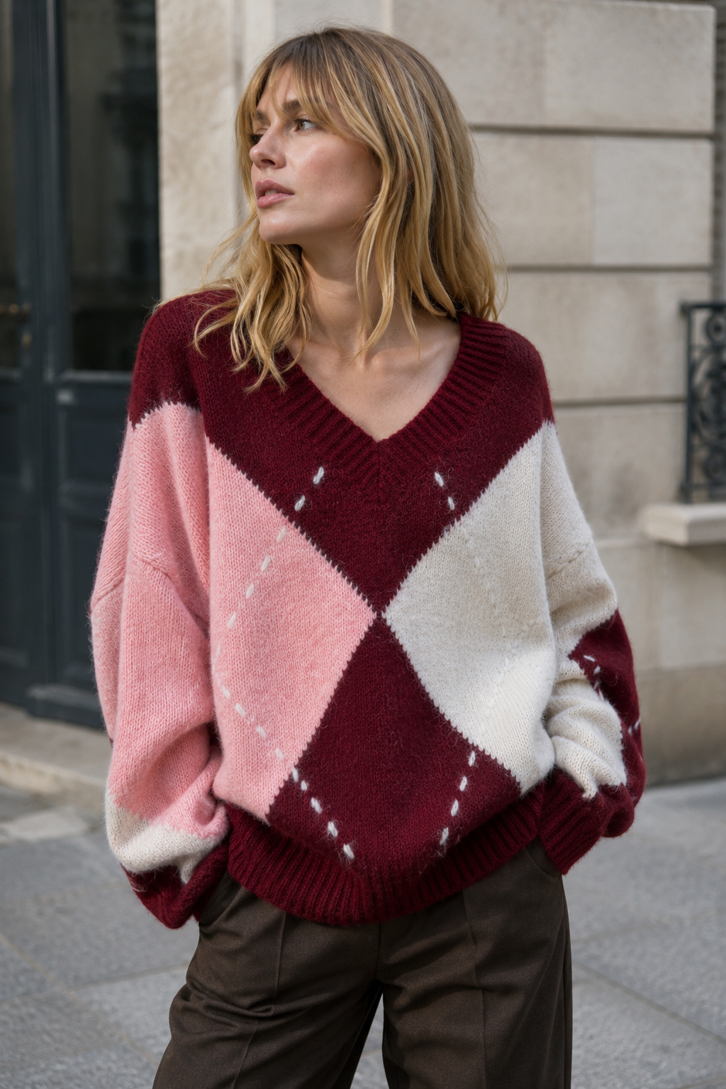 By Clara striktrøje med V-hals og argylemønster – onesize By Clara One Size bordeaux