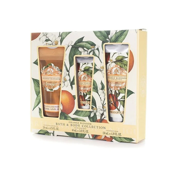 Gavsæt Orange Blossom Bath & Body Collection fra AAA med brusegel, håndcreme og bodylotion i blomstret æske
