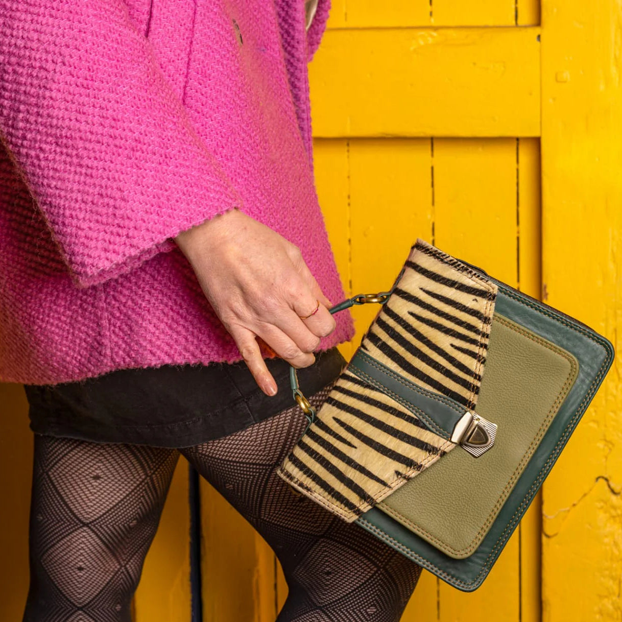 Skuldertaske Rita i genanvendt læder flere farver Saora