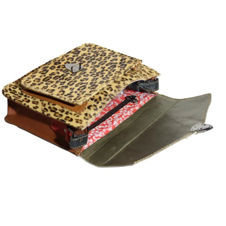 Skuldertaske Rita i genanvendt læder flere farver Saora