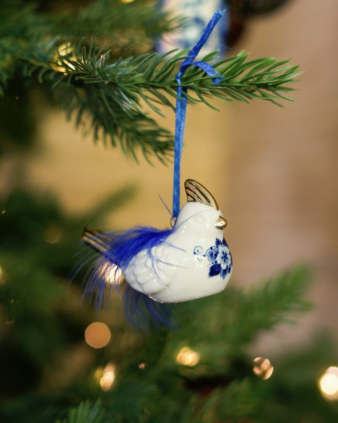 Keramisk juleornament med fugl og fjer – Heinen Delfts Blauw Ornament Heinen Delfts Blauw
