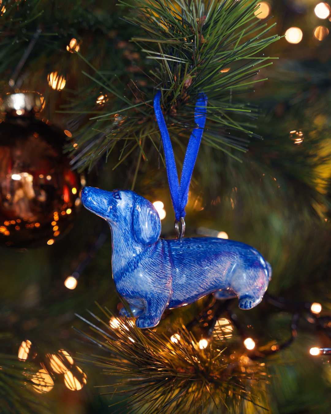 Keramisk juleornament med siddende gravhund – Heinen Delfts Blauw Ornament Heinen Delfts Blauw