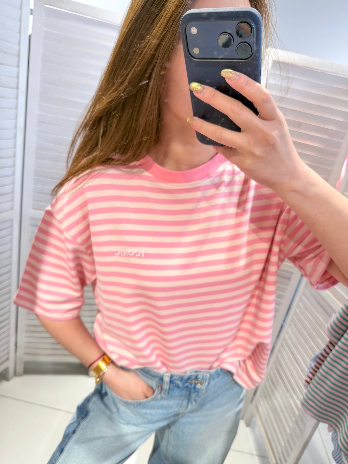 Stribet T-shirt med rund hals- Flere farver – Victoria & Isaac VICTORIA&ISAAC