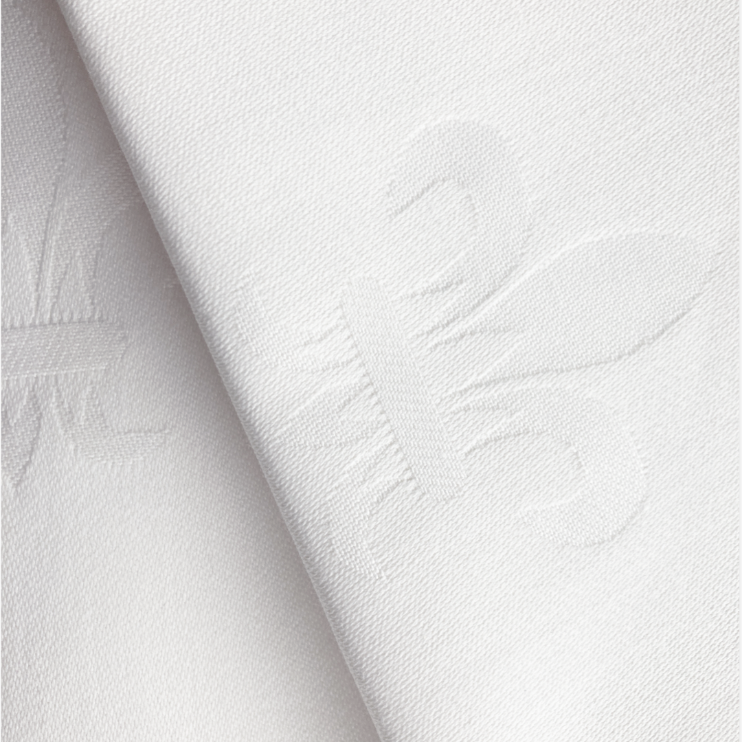 Damaskdug Hvid – Fransk Lilje (Fleur de Lys), Jacquardvævet Borddug Bamar Lifestyle