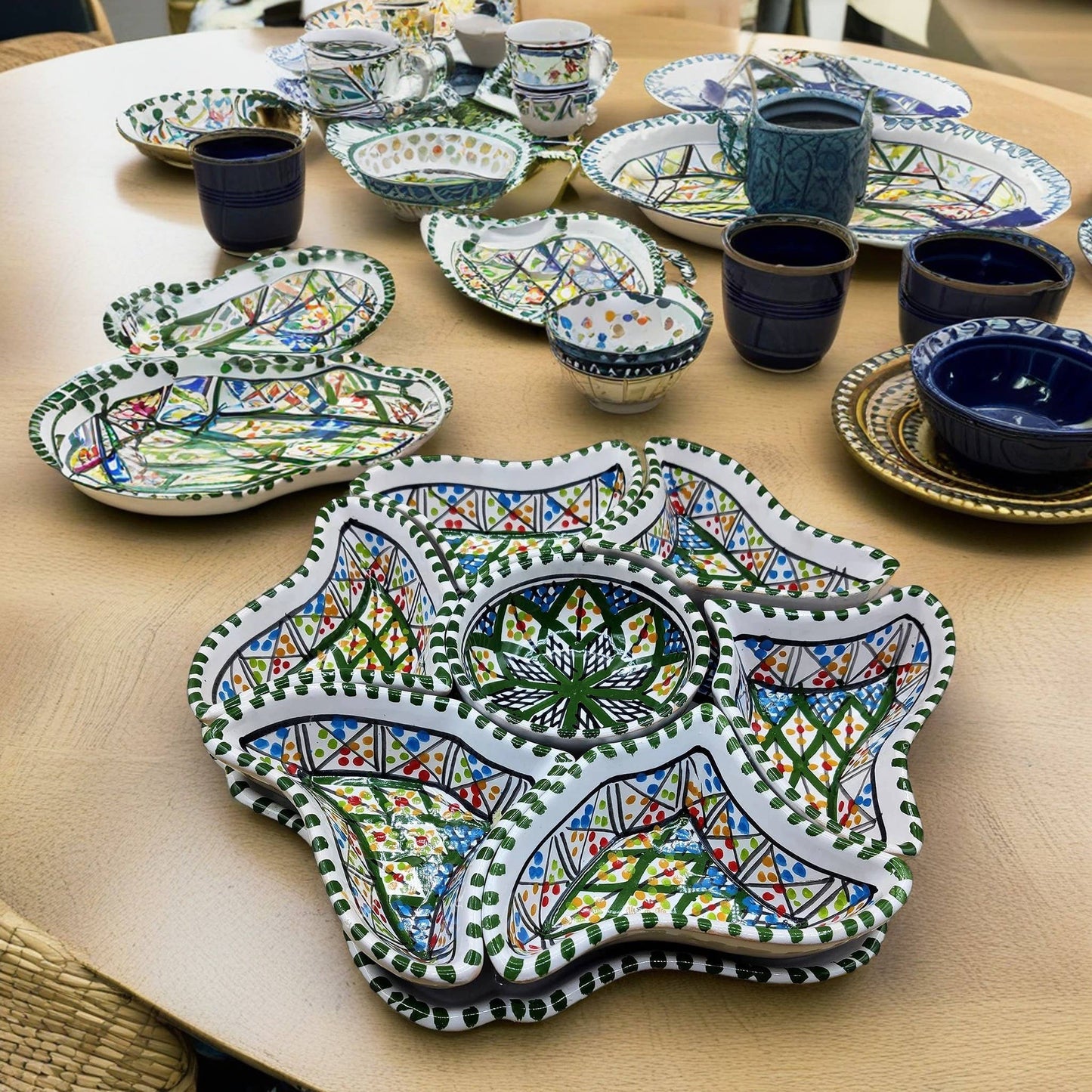 Håndmalet Tunesisk Terracotta tapas fade med 7 Skåle Blomsterform Grøn Etnico del Mondo