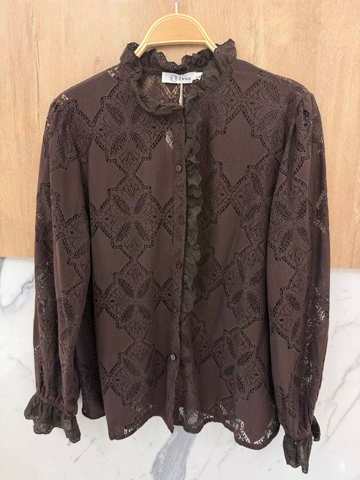 Chokoladebrun blondebluse med flæser | Orice Bluse Orice L/XL