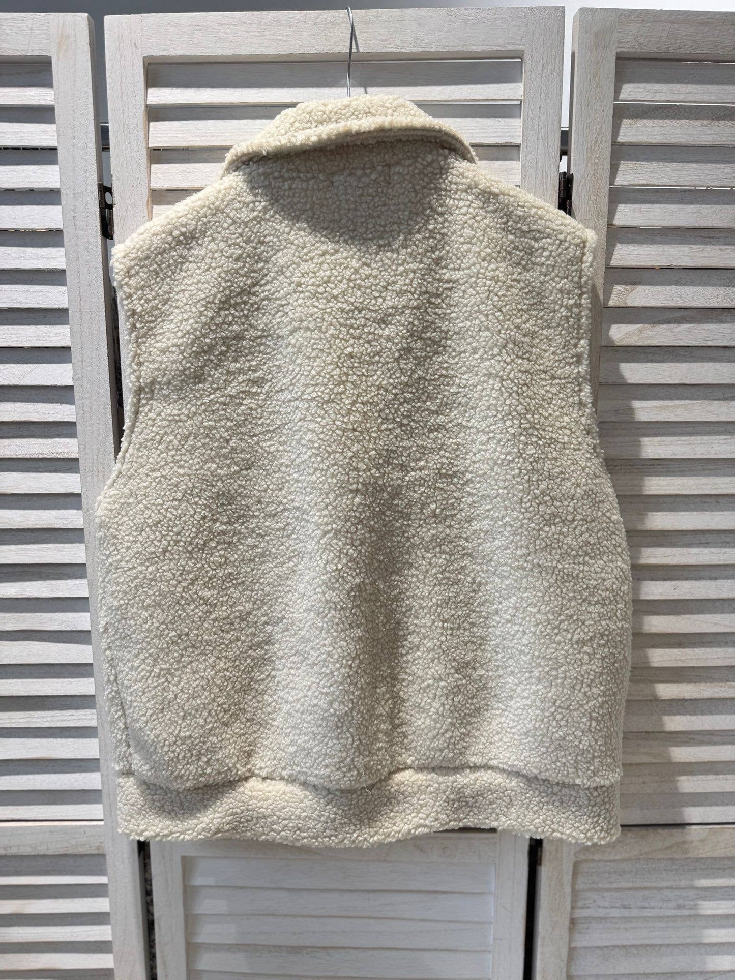 Plysvest med Lommer Ecru - Imiteret Pels | VICTORIA&ISAAC VICTORIA&ISAAC