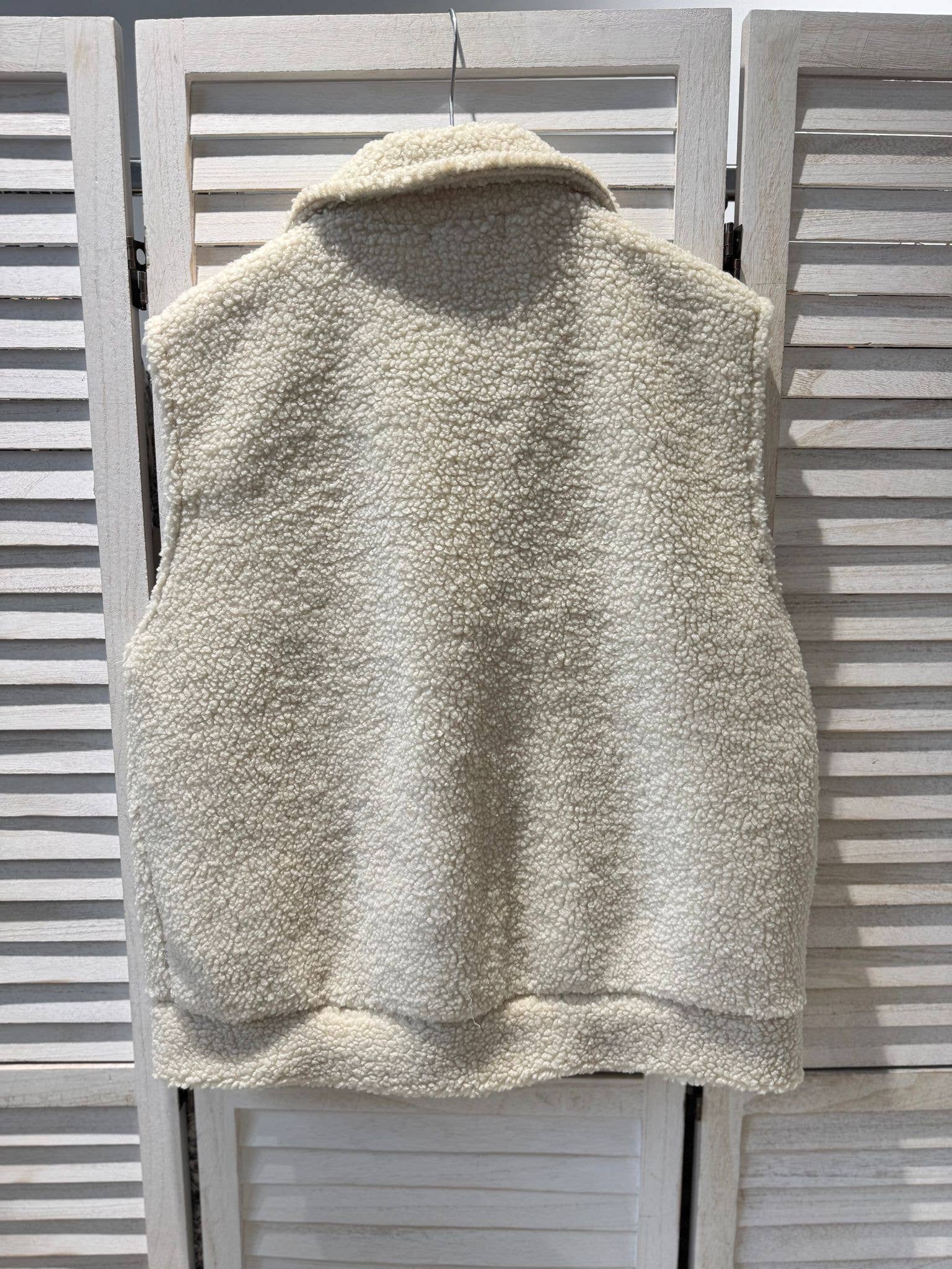 Plysvest med Lommer Ecru - Imiteret Pels | VICTORIA&ISAAC VICTORIA&ISAAC